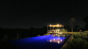 Outdoor pool, an infinity pool