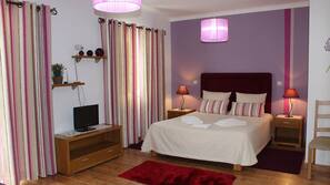 Cots/infant beds, free WiFi