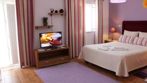 Cots/infant beds, free WiFi