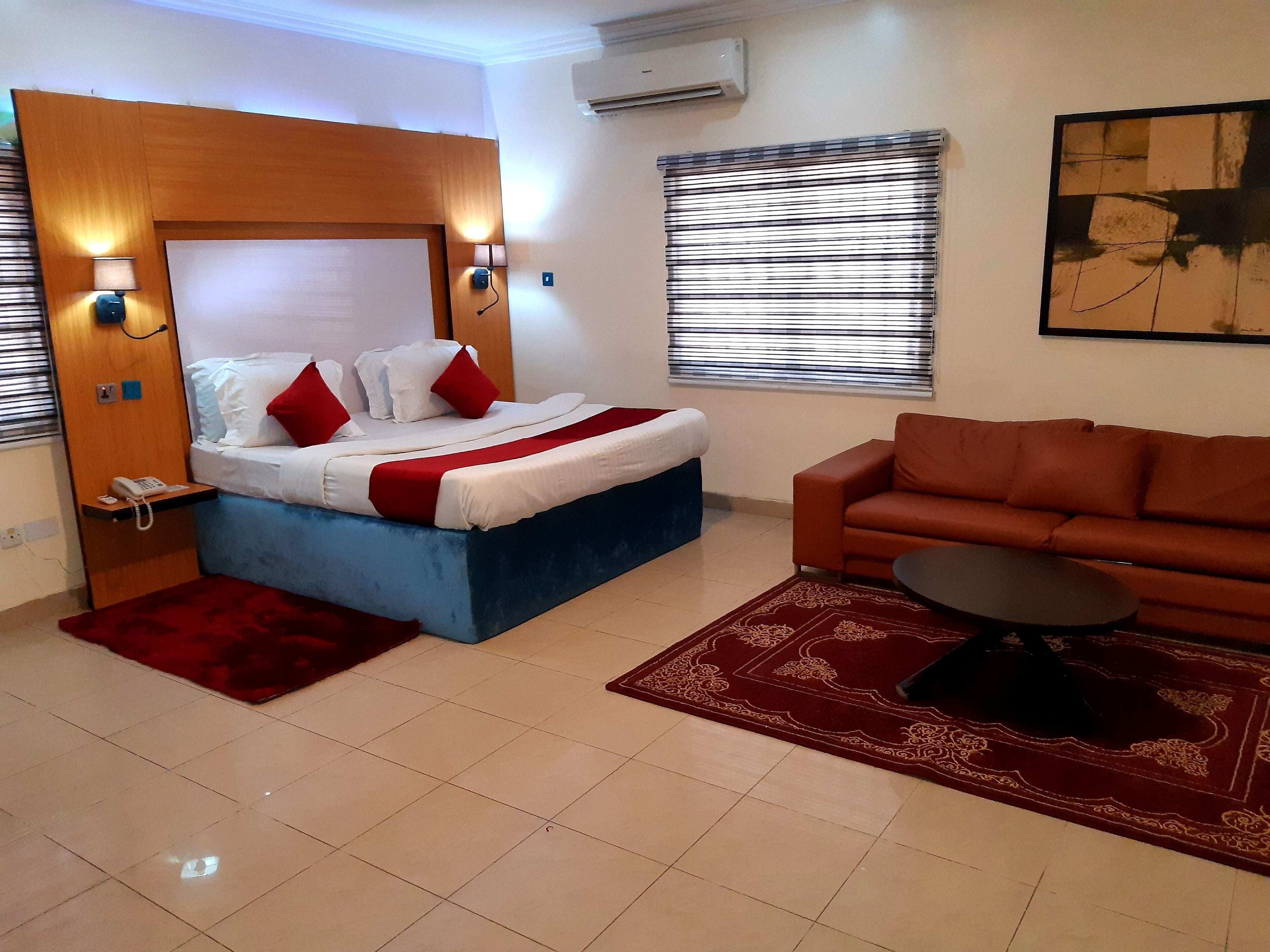 Extended Stay Grand Hotel in Ogoyo, Nigeria