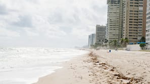 Beach nearby, sun-loungers, beach umbrellas, beach towels