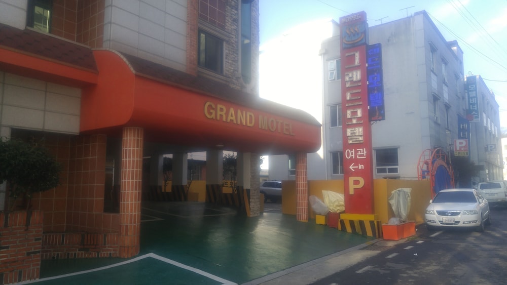 Samcheonpo Grand Motel in Sacheon, South Korea