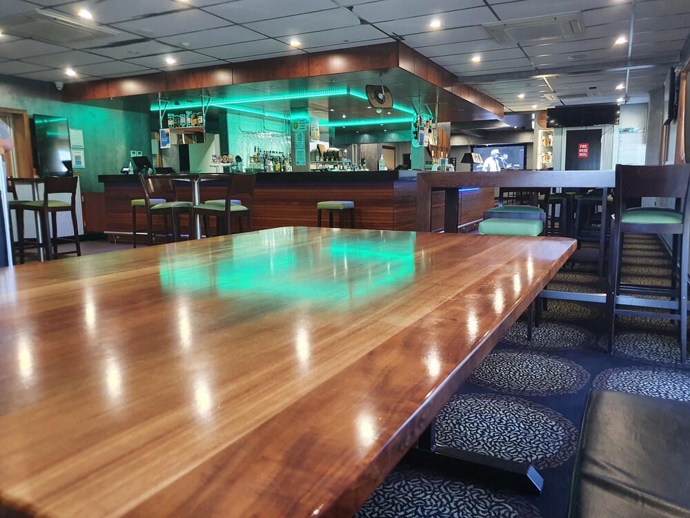 Carriers Arms Hotel NZ127 Deals & Reviews (Maryborough, AUS) Wotif