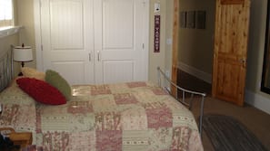 1 bedroom, iron/ironing board, free WiFi