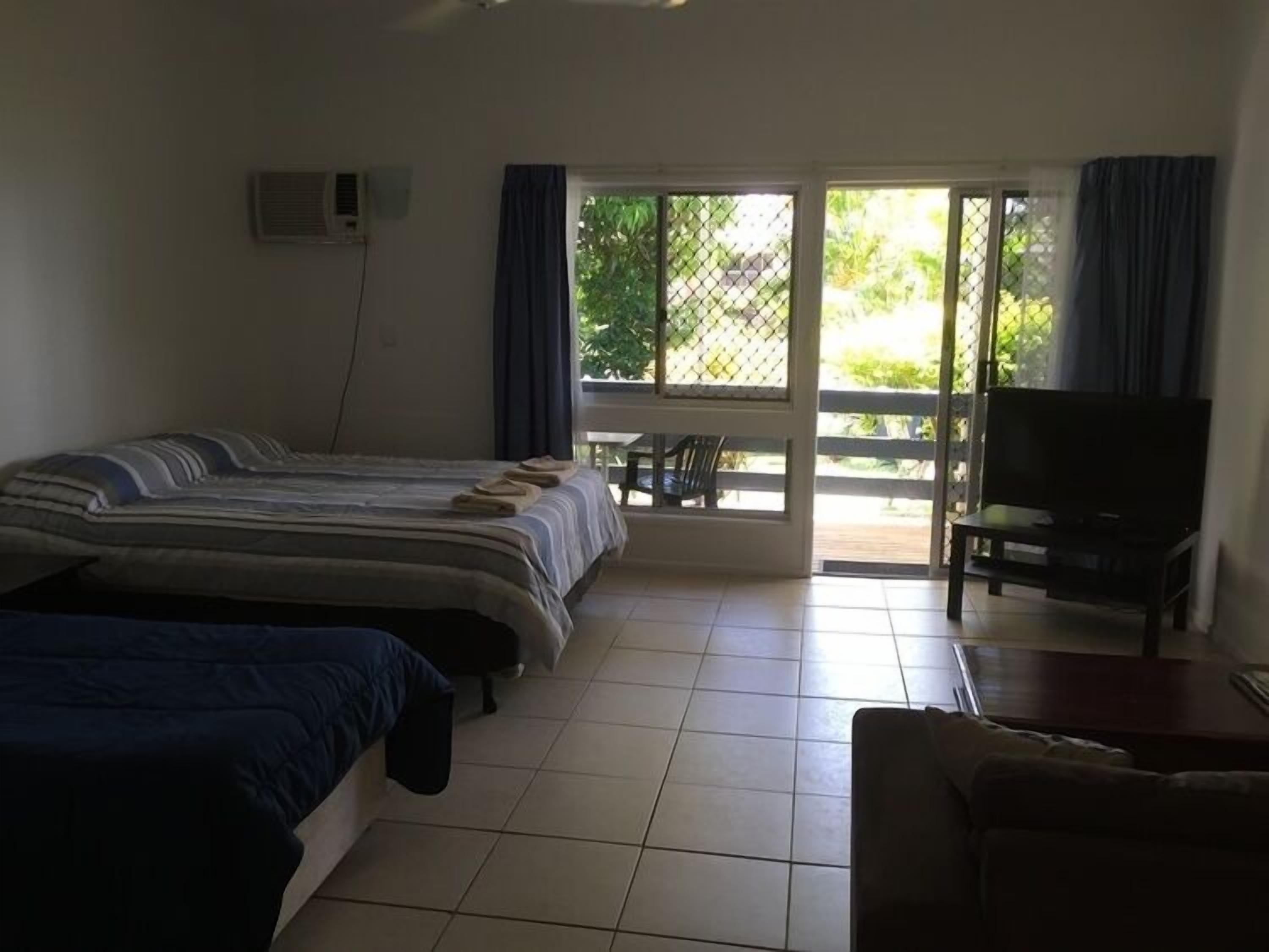 Cardwell Beachfront Motel