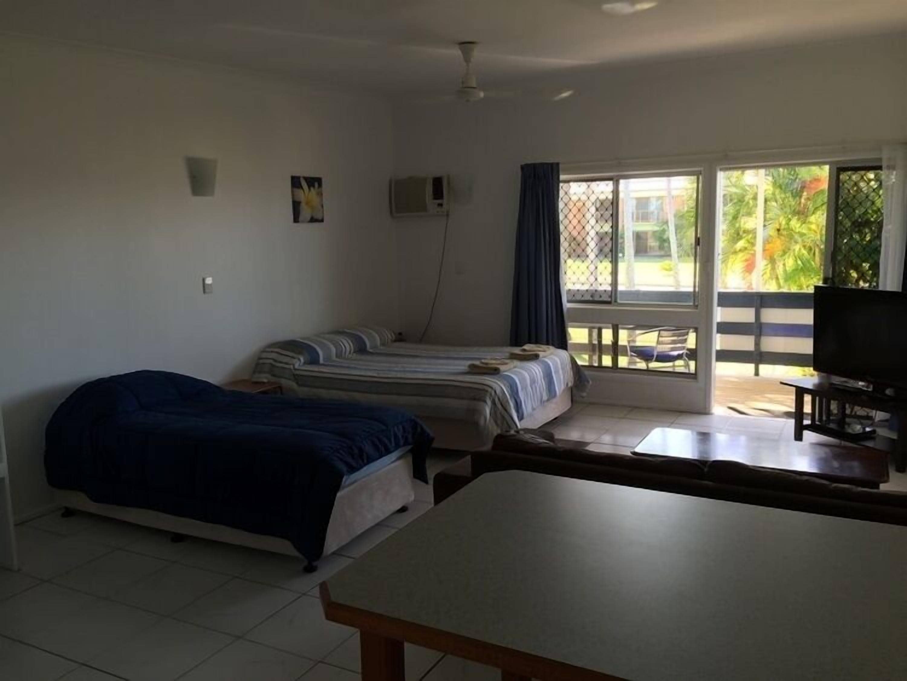 Cardwell Beachfront Motel