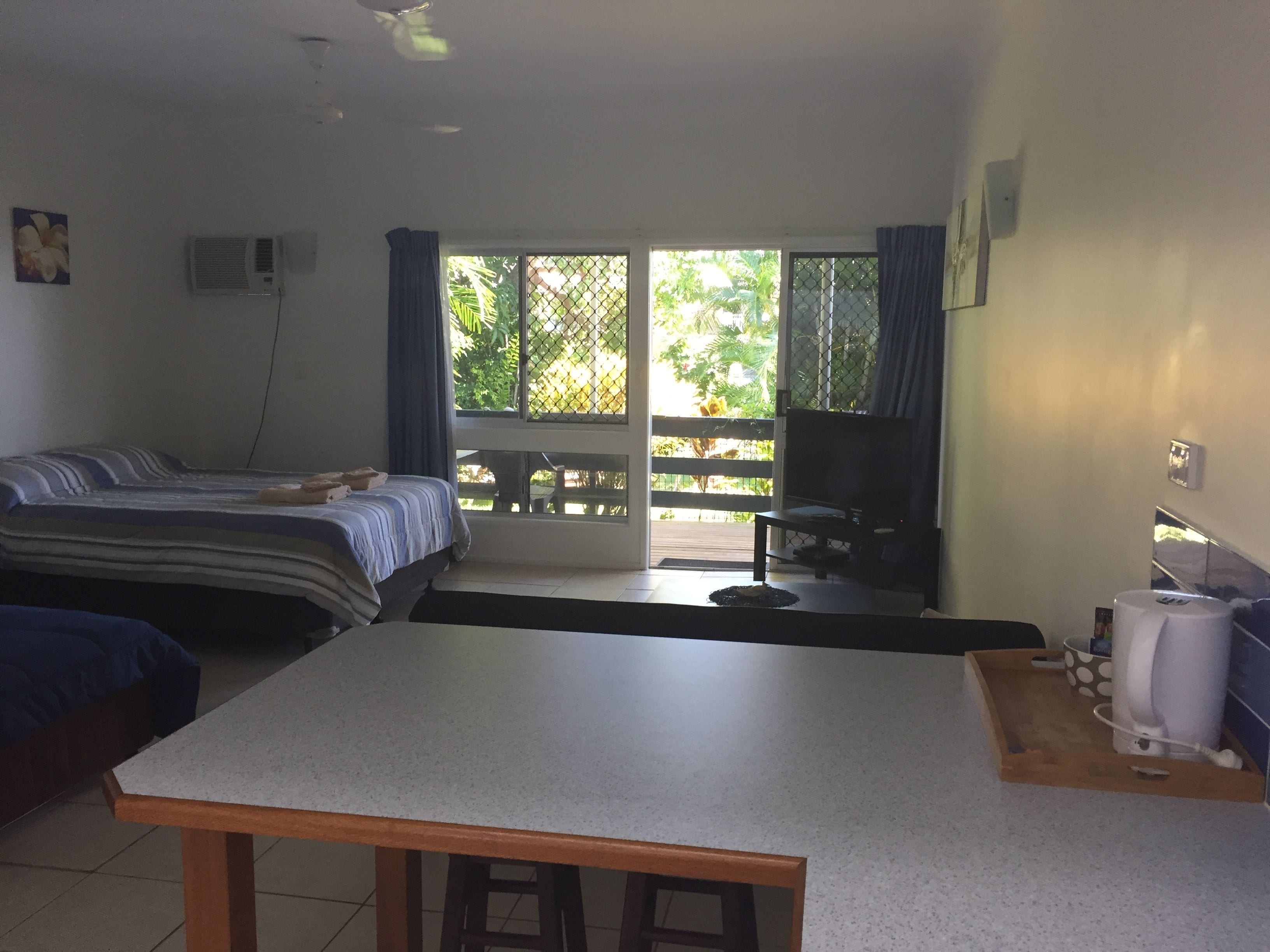 Cardwell Beachfront Motel