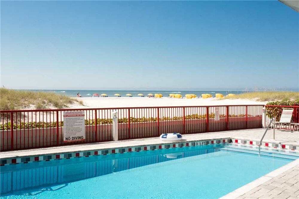 204 At Crimson Condos By Redawning 2018 Pictures Reviews Prices Crimson Condos Outdoor Pool