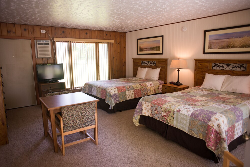 M22 Inn Suttons Bay, Suttons Bay Room Prices & Reviews Travelocity