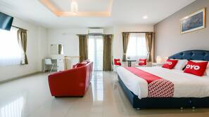 Minibar, meja kerja, Wi-Fi gratis, dan seprai linen
