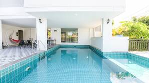 Kolam renang outdoor