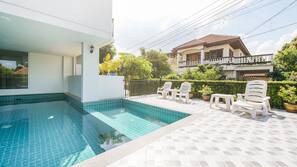 Kolam renang outdoor