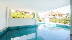Kolam renang outdoor