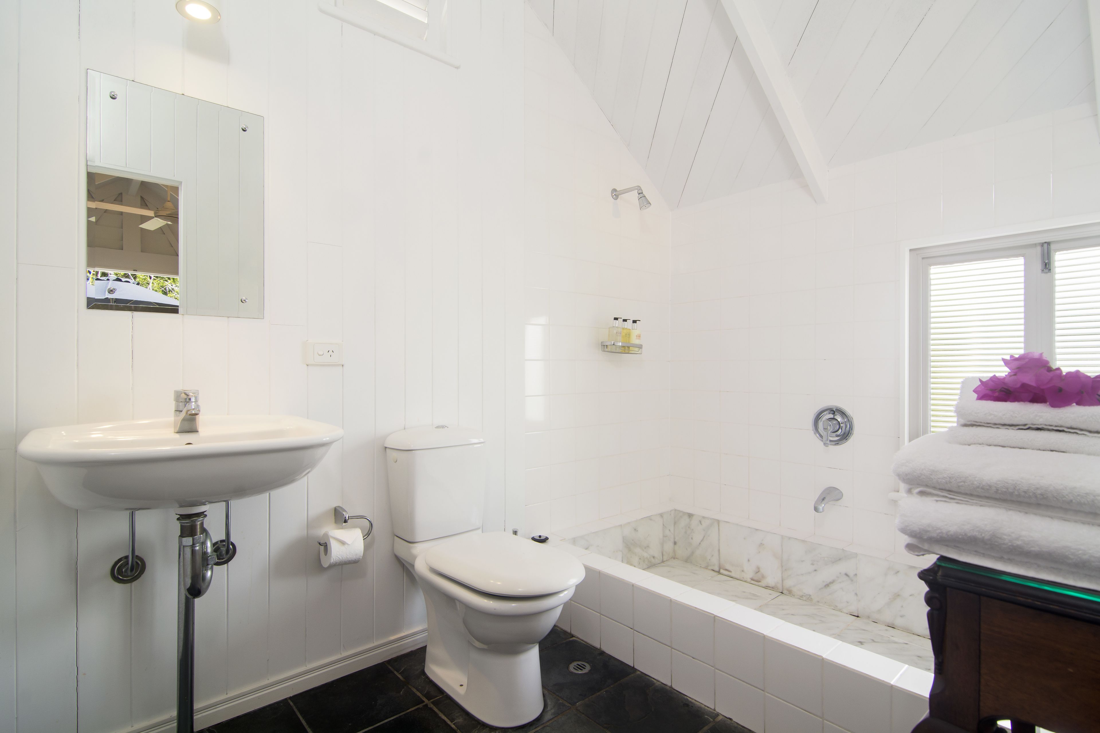 Port Douglas Cottage and Lodge