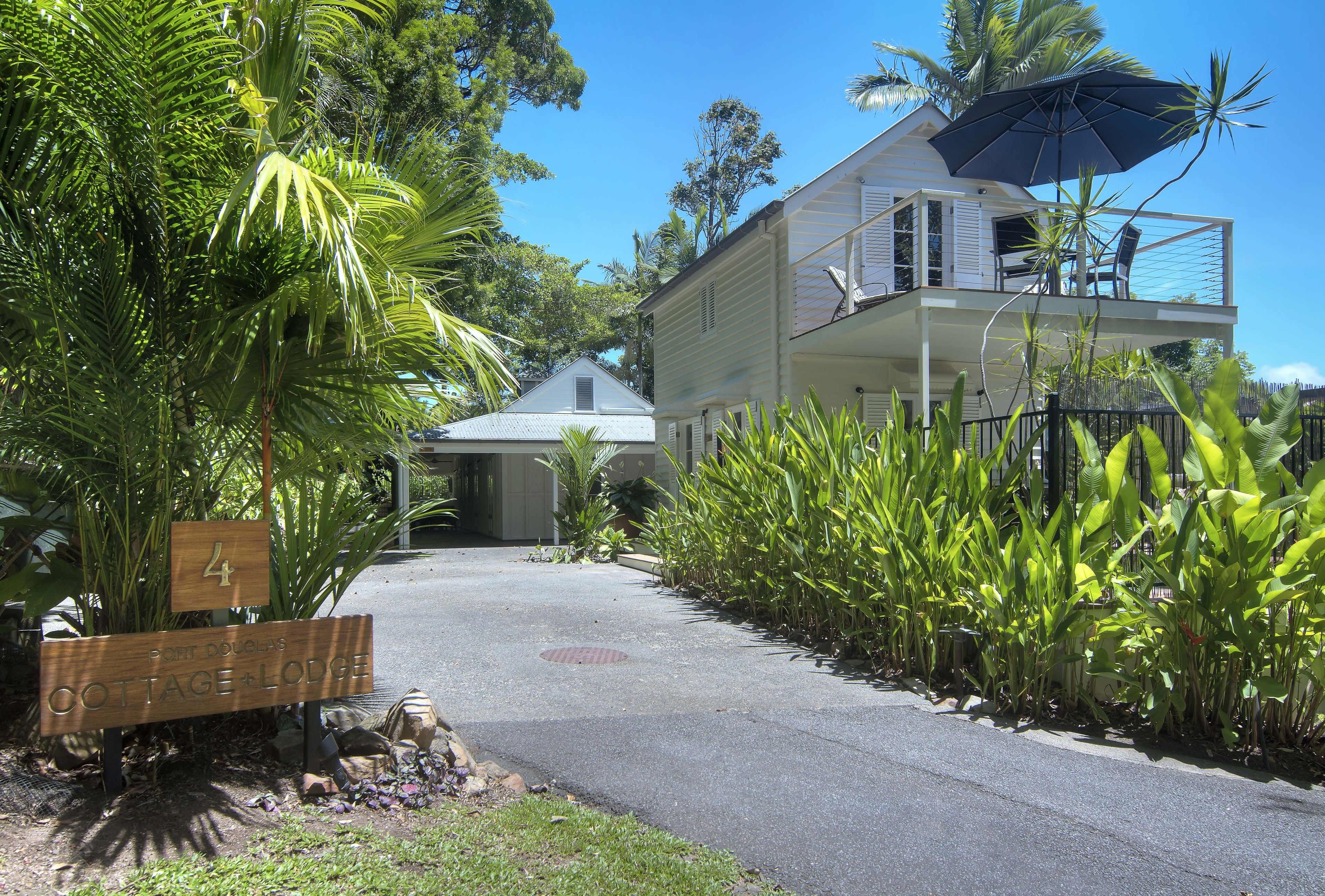 Port Douglas Cottage and Lodge