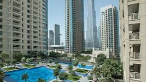 2 outdoor pools