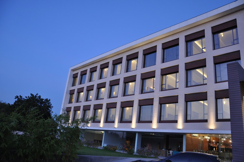 Mango Hotels Tansha Regal In Savli India Expedia - 