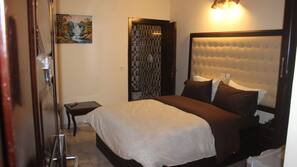 Coffre-forts dans les chambres, bureau, rideaux occultants