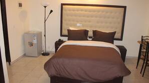 Coffre-forts dans les chambres, bureau, rideaux occultants