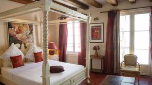 Premium bedding, blackout curtains, soundproofing, free cots/infant beds