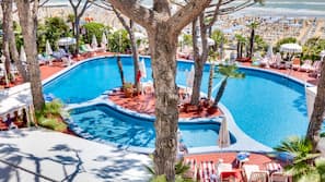 Piscina stagionale all'aperto, una piscina in terrazza
