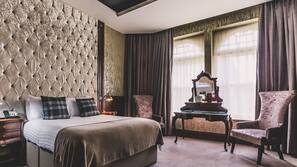 Premium bedding, individually decorated, individually furnished, desk