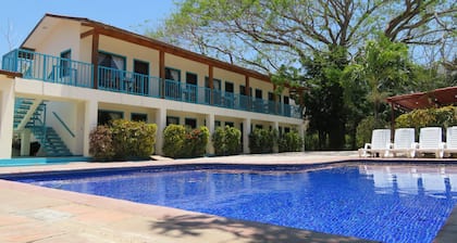 Cabinas Diversion Tropical