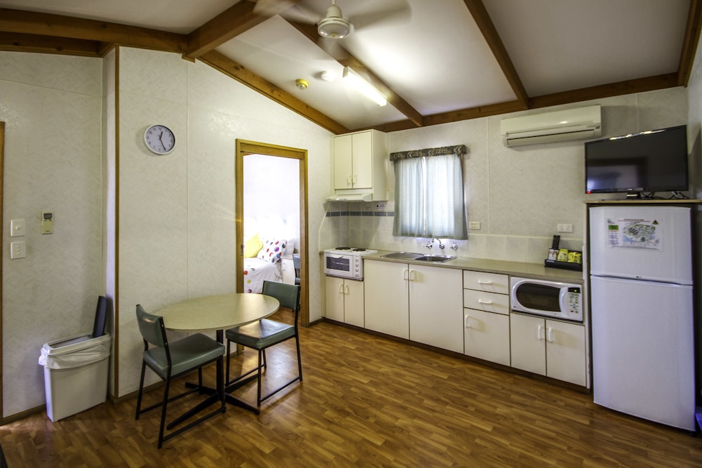 Private kitchen, BIG4 Breeze Holiday Park – Mannum