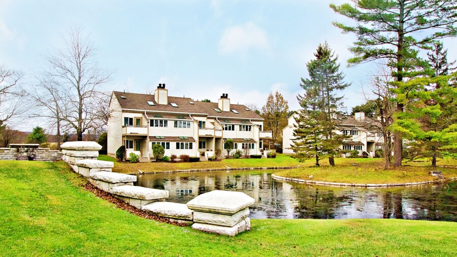 The Ponds at Foxhollow by Capital Vacations