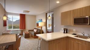 Luxe beddengoed, een kluis op de kamer, een bureau