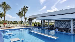 5 outdoor pools, pool umbrellas, sun loungers