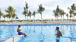 5 outdoor pools, pool umbrellas, sun loungers
