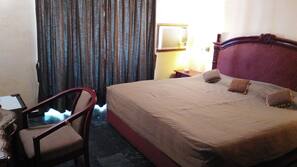 In-room safe, desk, free WiFi, wheelchair access