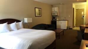 Premium bedding, desk, iron/ironing board, free WiFi