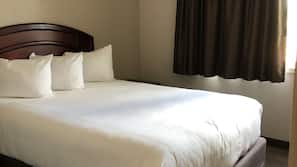 Premium bedding, desk, iron/ironing board, free WiFi