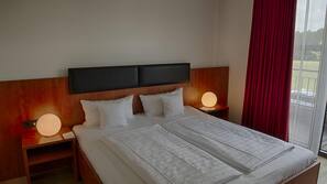 Zimmersafe, Schreibtisch, schallisolierte Zimmer, Bügeleisen/Bügelbrett