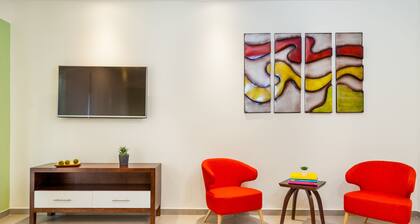 Spacious 2BR condo with great location by Happy Address