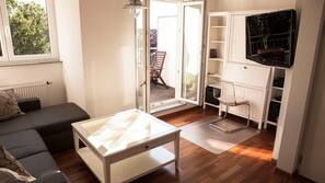 1 slaapkamer, een strijkplank/strijkijzer, babybedden, extra bedden