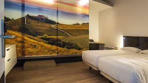 Escritorio, cortinas opacas, sistema de insonorización