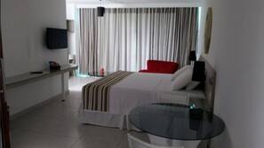 Frigobar, escrivaninha, cortinas blackout, Wi-Fi de cortesia