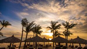 Private beach, beach volleyball, beach bar