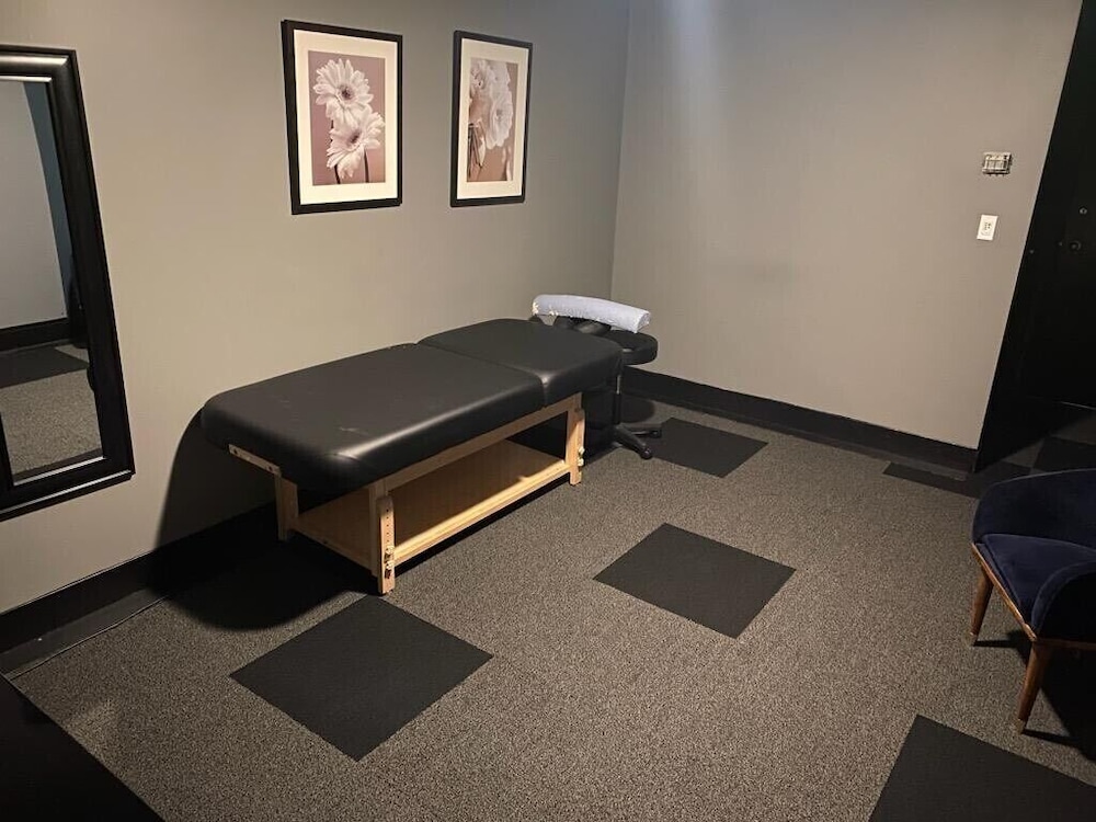 Hotel Grinnell in Grinnell Best Rates & Deals on Orbitz