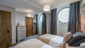 Premium bedding, desk, iron/ironing board, free WiFi