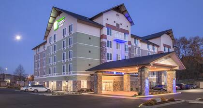 Holiday Inn Express & Suites Seattle South - Tukwila, an IHG Hotel