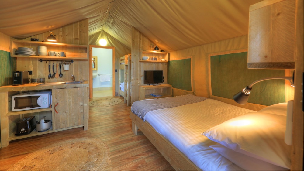 Room, Scamander Sanctuary Holiday Park