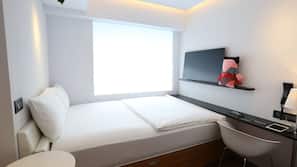 Premium bedding, in-room safe, desk, laptop workspace