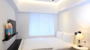 Premium bedding, in-room safe, desk, laptop workspace