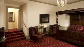 Premium bedding, desk, iron/ironing board, free WiFi
