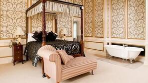 Premium bedding, desk, iron/ironing board, free WiFi