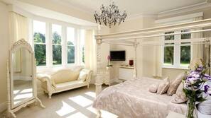 Premium bedding, desk, iron/ironing board, free WiFi